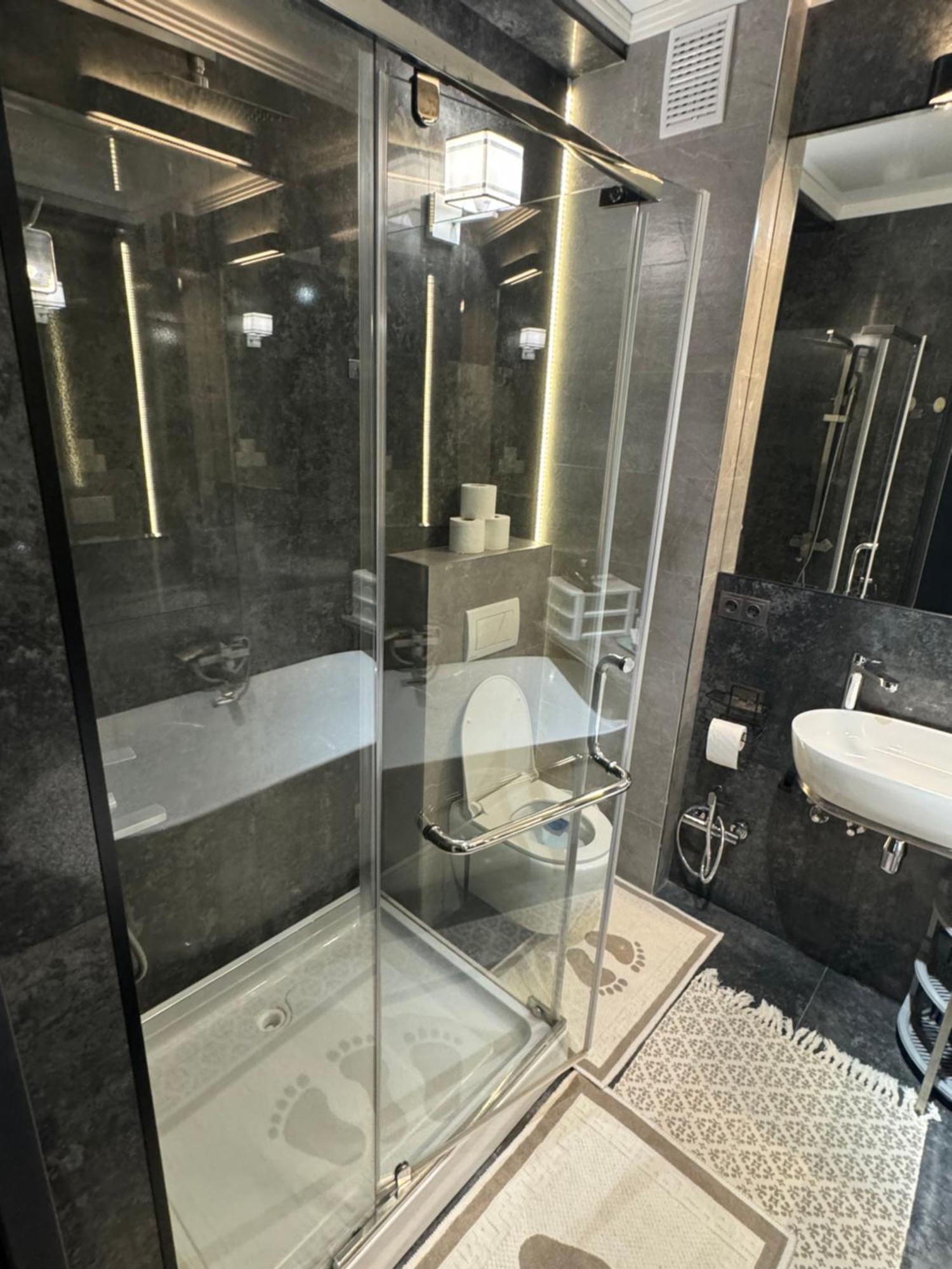 Rentnow Modern Lux Apartment In Centre Chisinau Luaran gambar